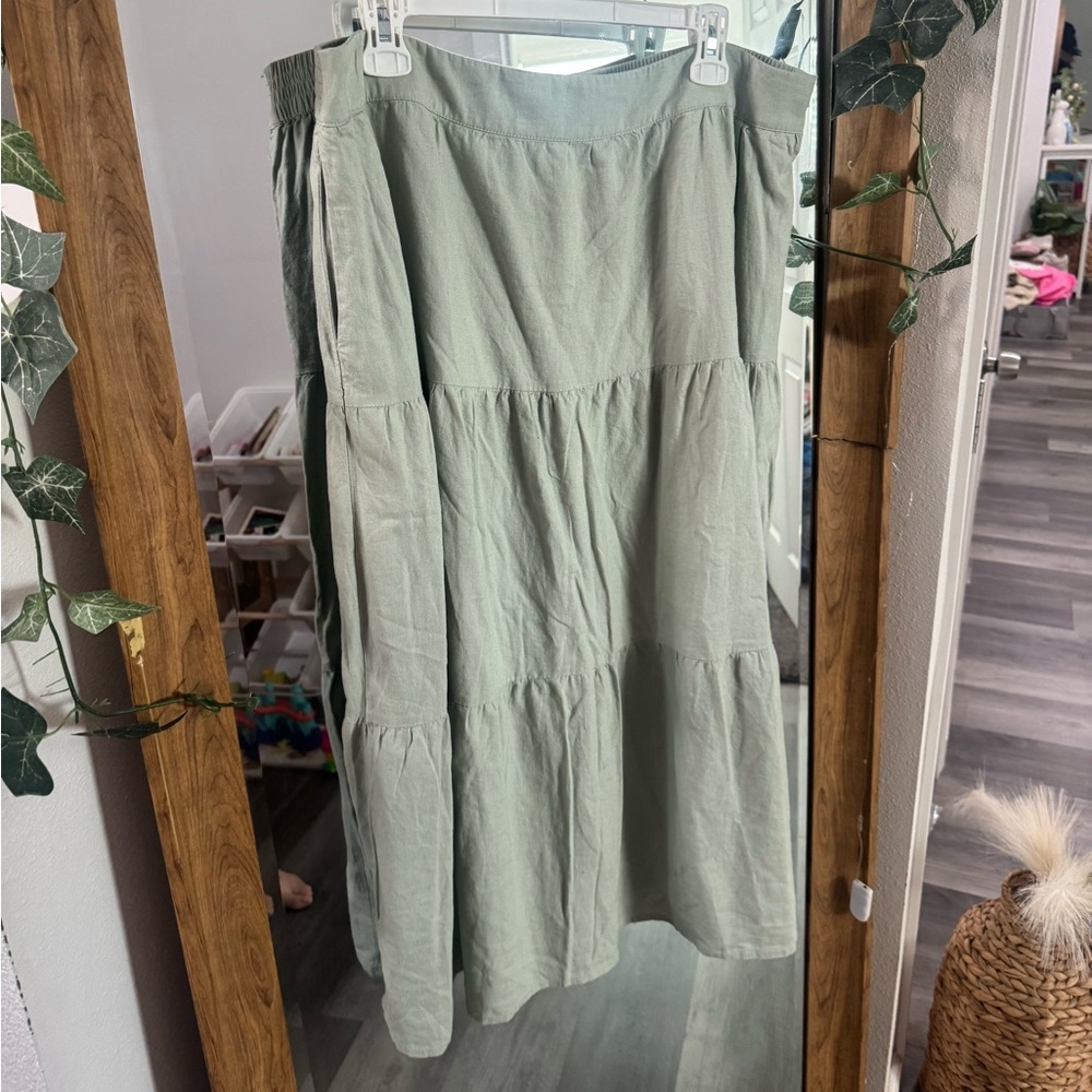 LIKE NEW Matty M Linen Blend MIDI Skirt - Picture 2 of 4
